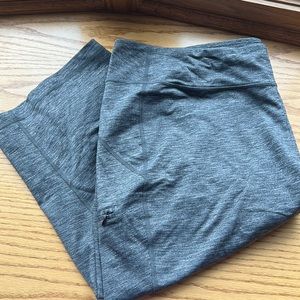 Deluth trading company Like new capri workout pant